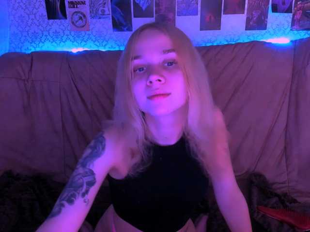 Lollyybaby's BongaCams show and profile