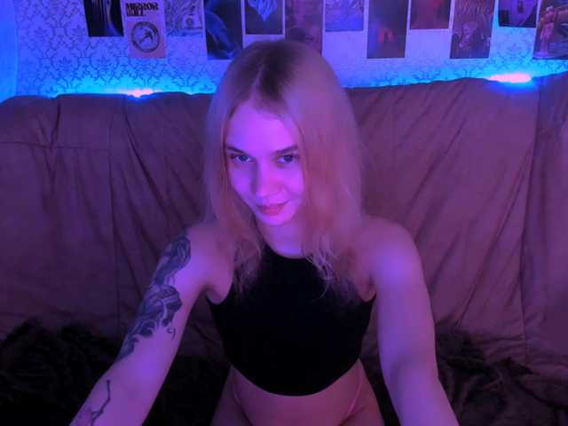 Lollyybaby's BongaCams show and profile