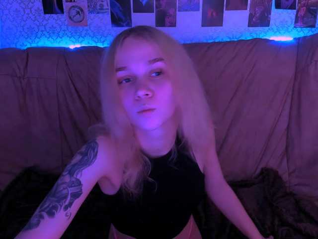 Lollyybaby's BongaCams show and profile