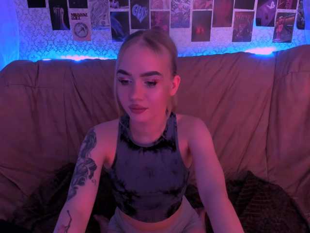 Lollyybaby's BongaCams show and profile