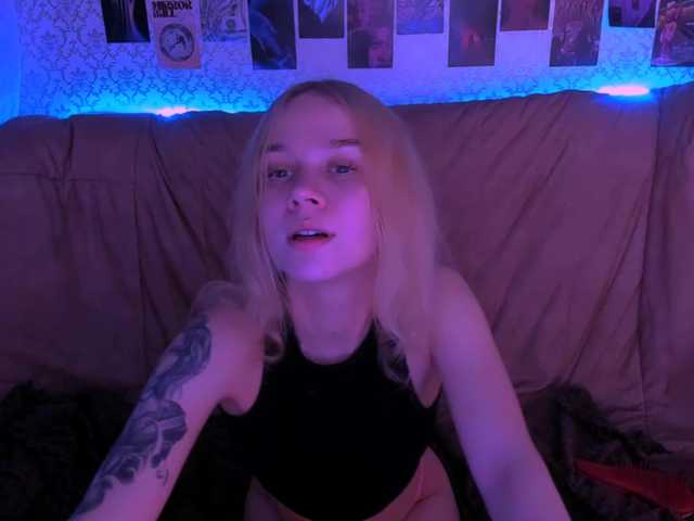 Lollyybaby's BongaCams show and profile