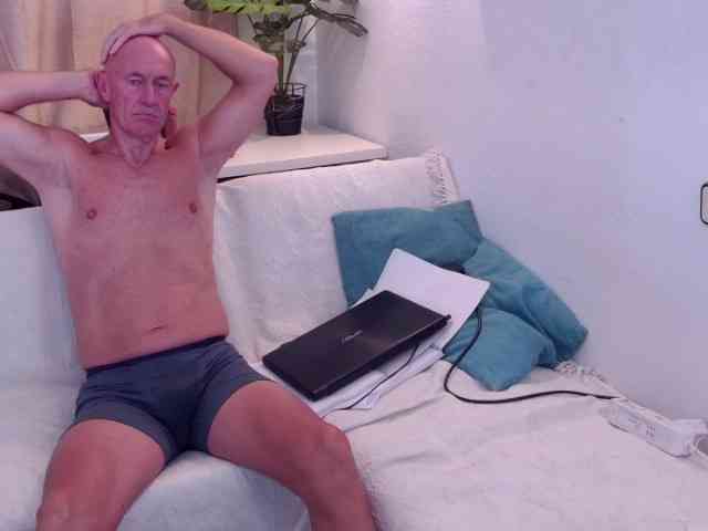 IvonneAndDom webcam