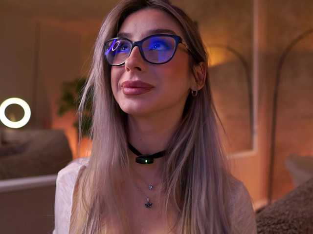 MaddieBryggs's BongaCams show and profile