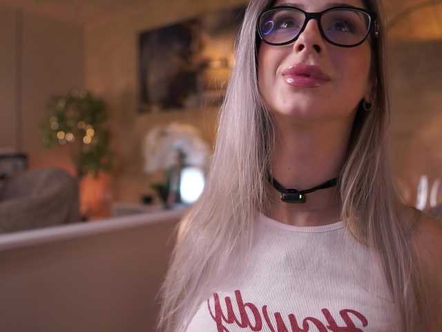 MaddieBryggs — Skinny playful blonde bringing flirty fun always! Fav levels:22111222333