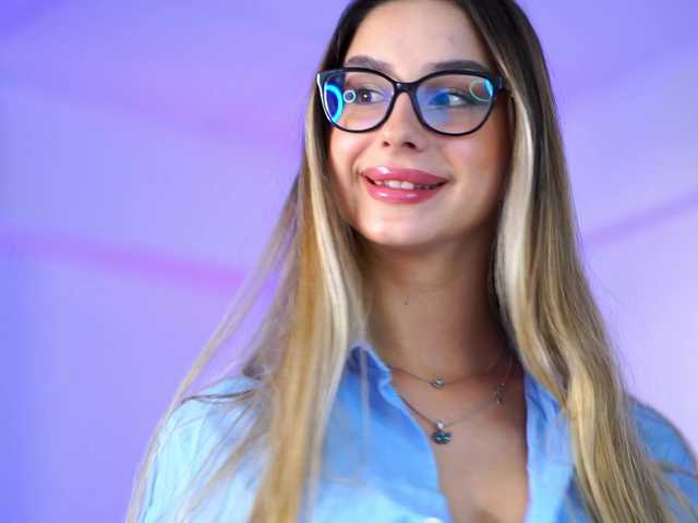 MaddieBryggs Live Webcam on BongaCams