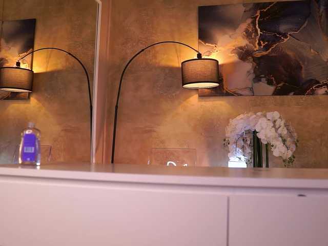 MaddieBryggs's BongaCams show and profile