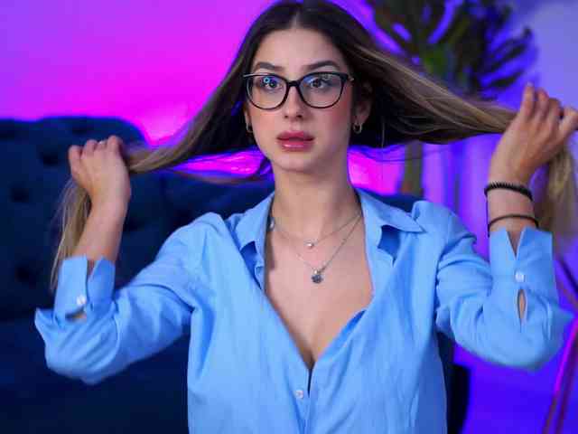 MaddieBryggs Live Webcam on BongaCams