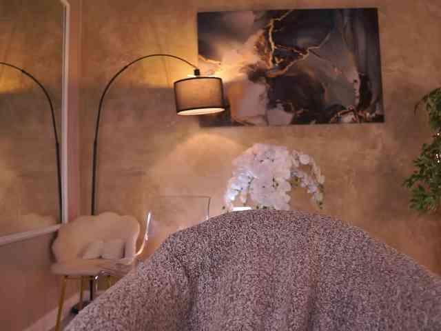 MaddieBryggs Live Webcam on BongaCams