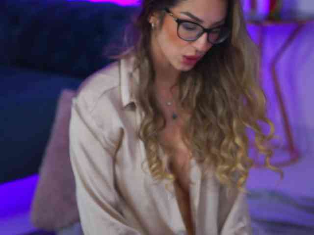 MaddieBryggs Live Webcam on BongaCams