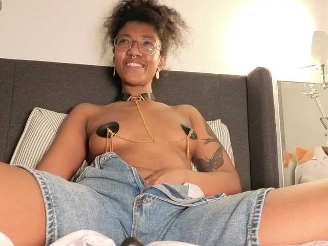 CarolineS's BongaCams show and profile