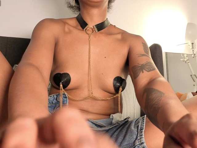 CarolineS's BongaCams show and profile