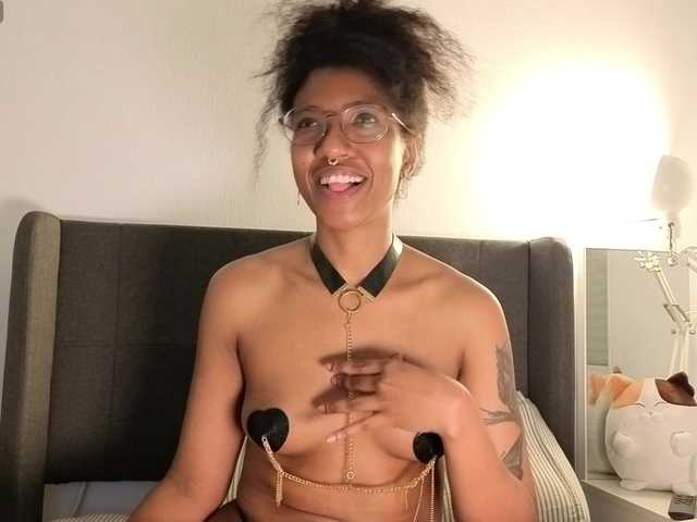 CarolineS's BongaCams show and profile