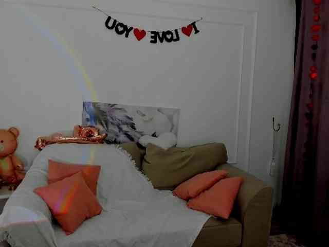 MakeYouHappy webcam