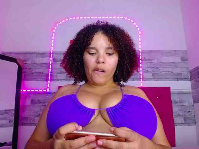 Bignaturalboobs webcam