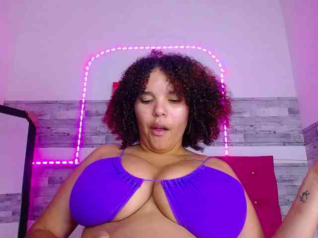 Bignaturalboobs webcam