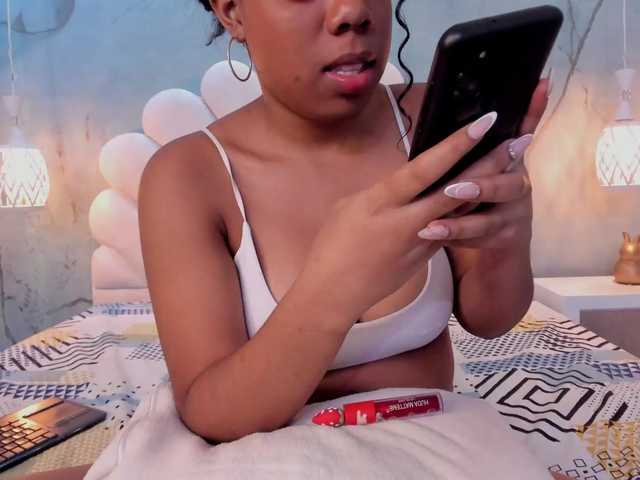  ValThompson chat room