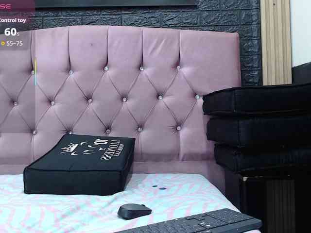 hot-and-fucking-girl webcam