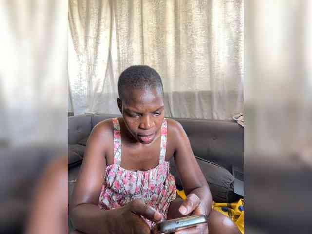 Miss-Coco webcam