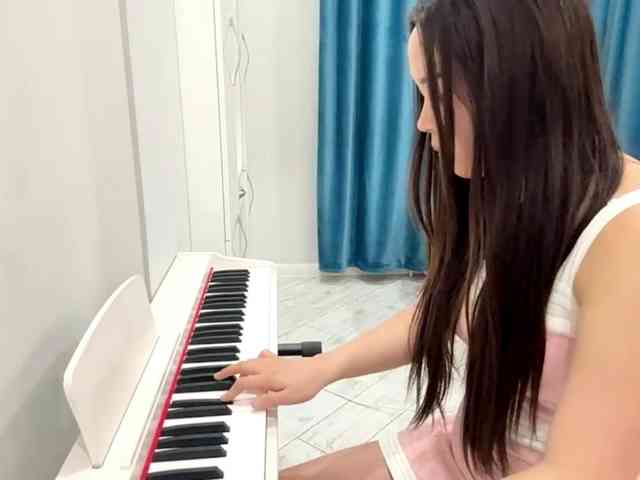 LatrishaAltigs webcam