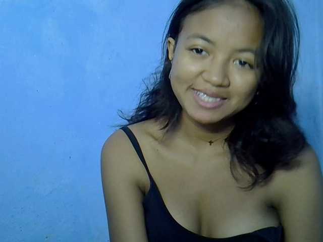 Nickylouama webcam bongacams model stream image