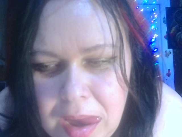 CharleeKendall's BongaCams show and profile