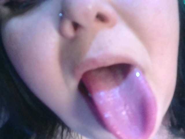 CharleeKendall's BongaCams show and profile