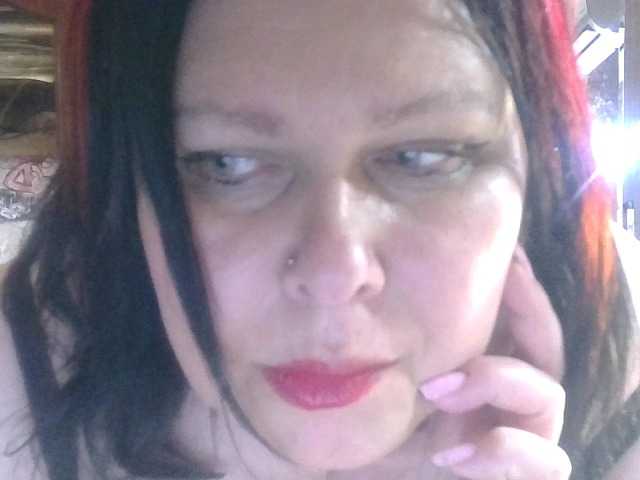 CharleeKendall live cam profile