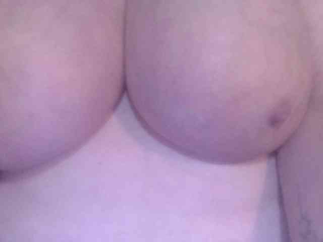 CharleeKendall webcam