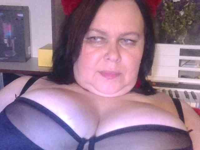 CharleeKendall webcam