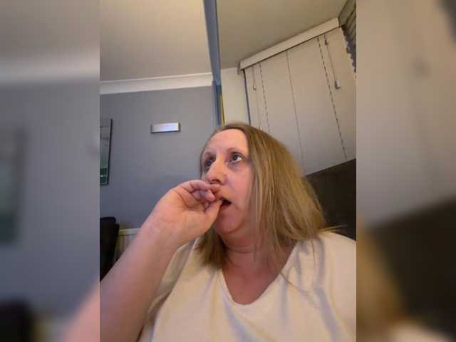 Naughtywife77's BongaCams show and profile