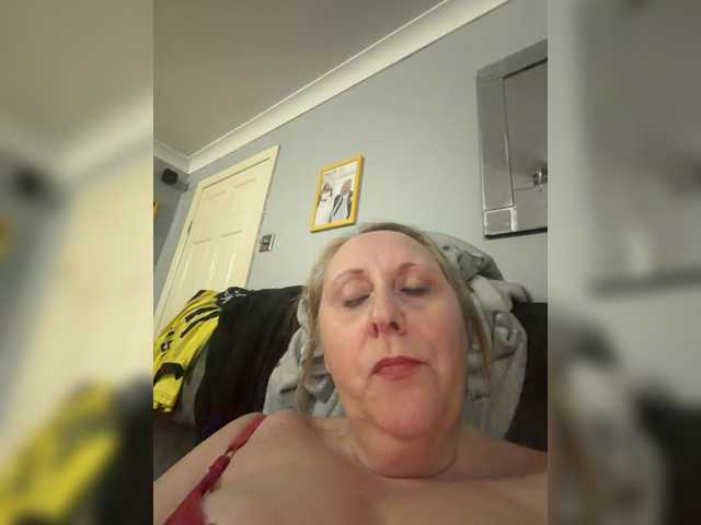 Naughtywife77's BongaCams show and profile