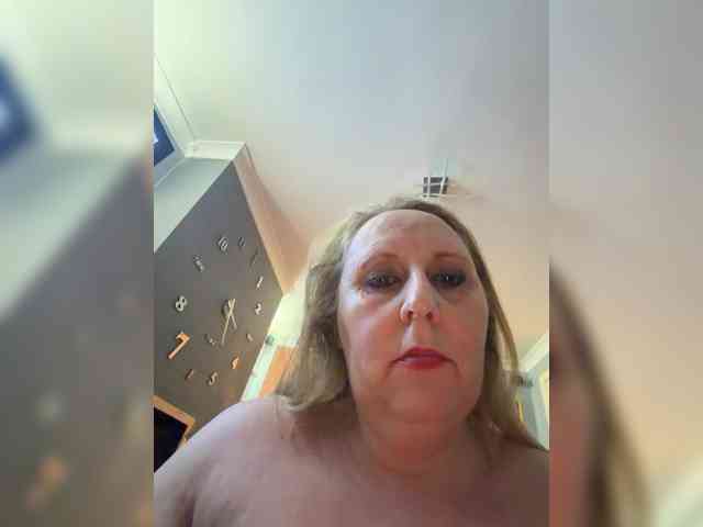 Naughtywife77 webcam