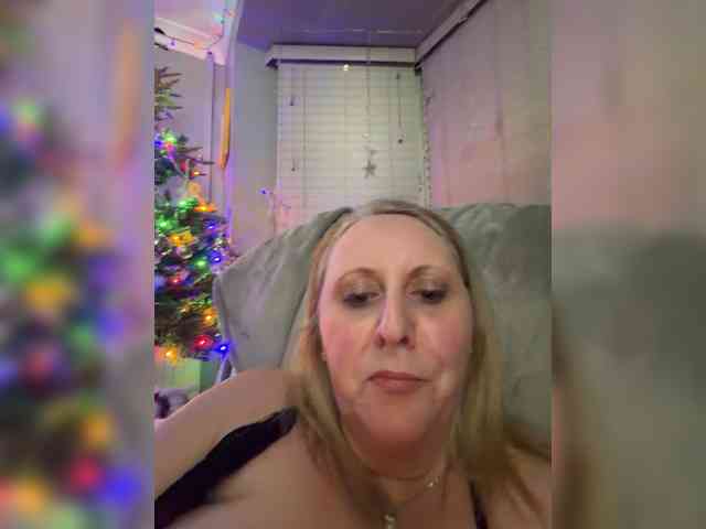 Naughtywife77 webcam