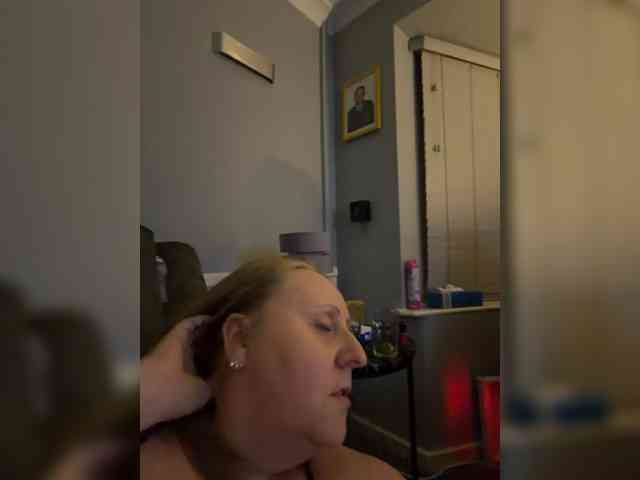 Naughtywife77 webcam