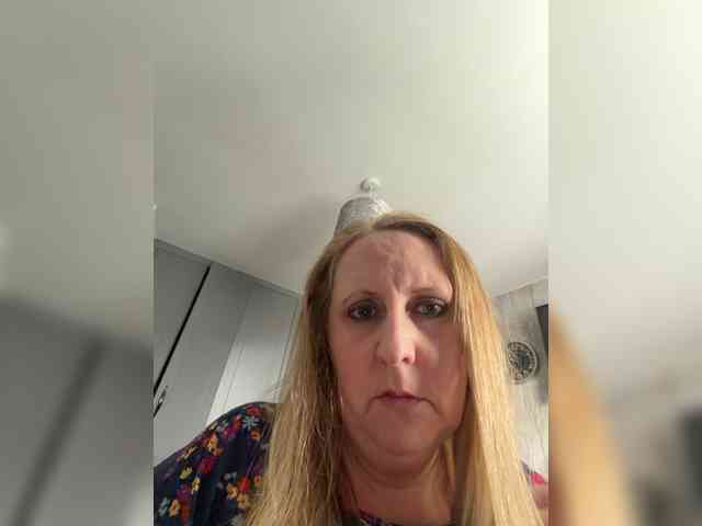 Naughtywife77 webcam