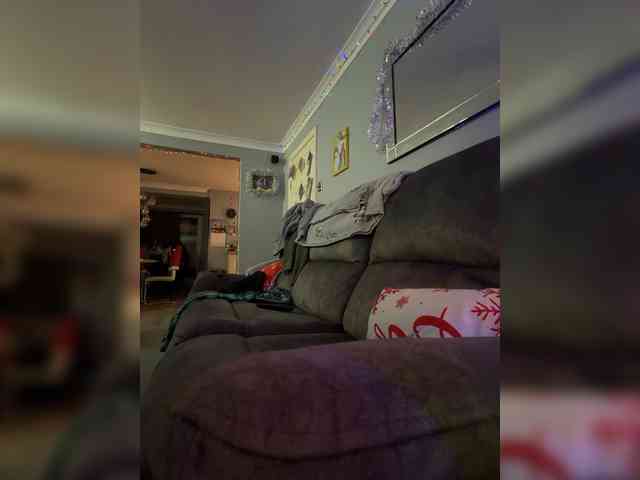 Naughtywife77 webcam