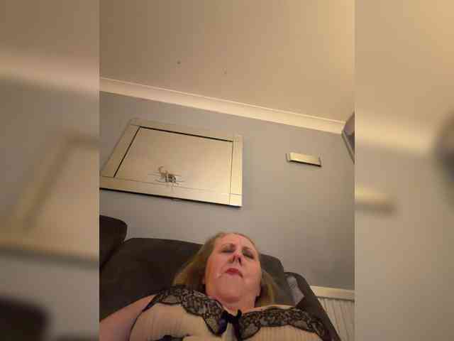 Naughtywife77 webcam