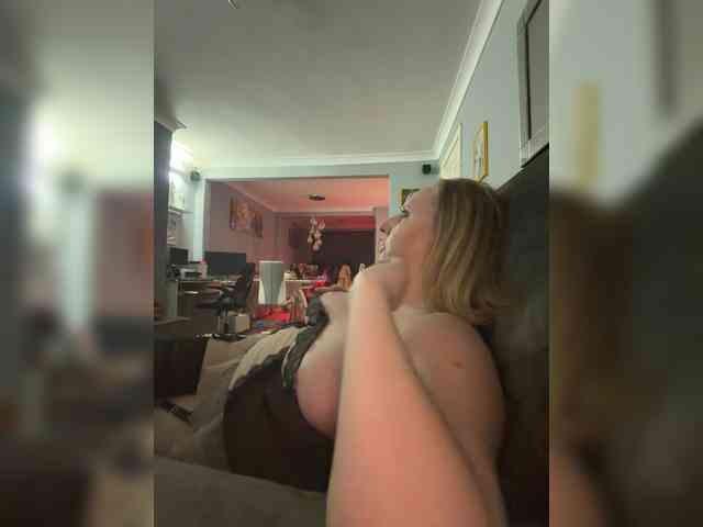 Naughtywife77 webcam