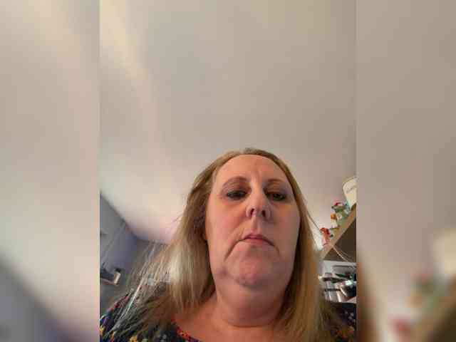 Naughtywife77 webcam