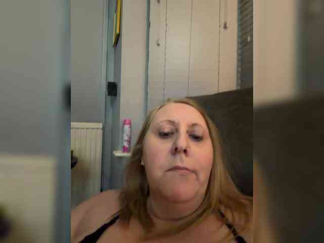 Naughtywife77 webcam