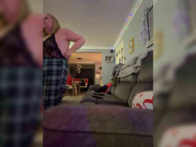 Naughtywife77 webcam