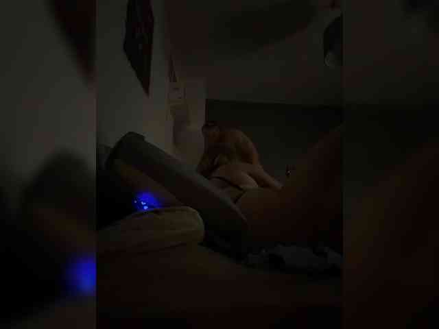 Naughtywife77 webcam