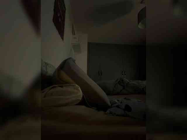 Naughtywife77 webcam