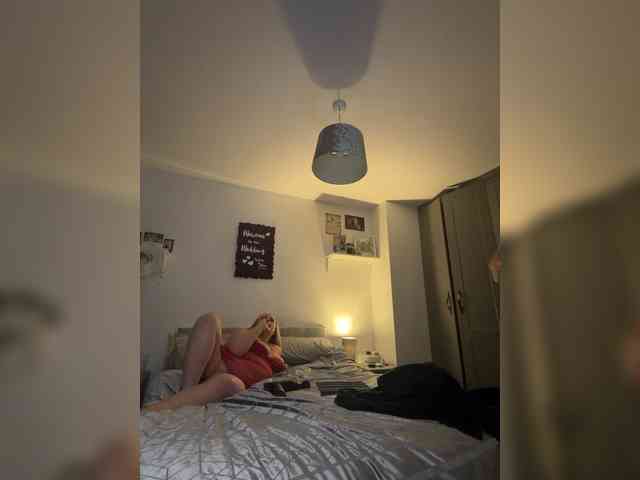 Naughtywife77 webcam