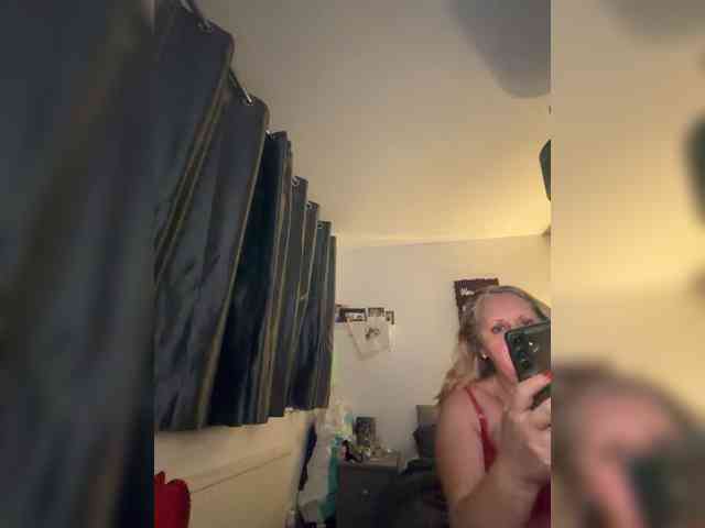 Naughtywife77 webcam