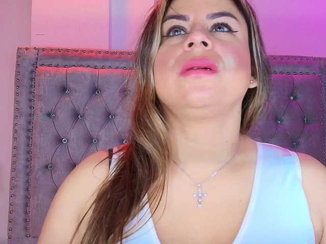 Lia-adams's BongaCams show and profile