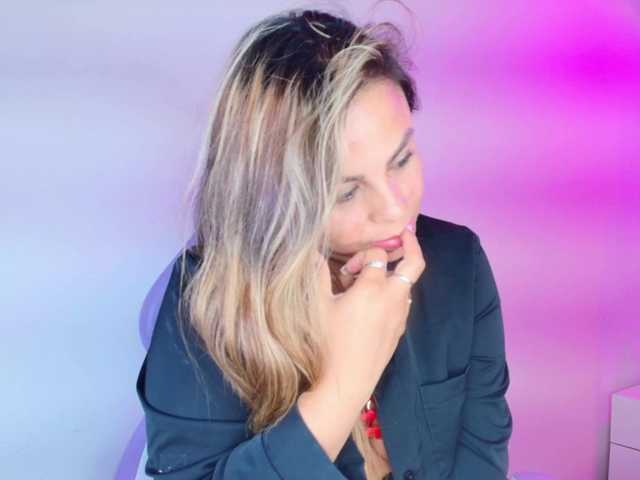 Lia-adams's BongaCams show and profile