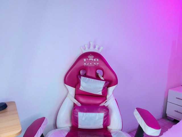 Lia-adams's BongaCams show and profile