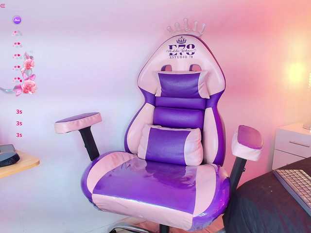 Lia-adams's BongaCams show and profile