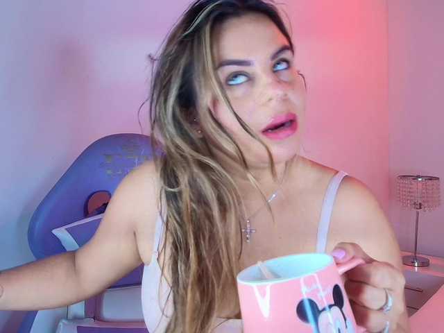 Lia-adams's BongaCams show and profile